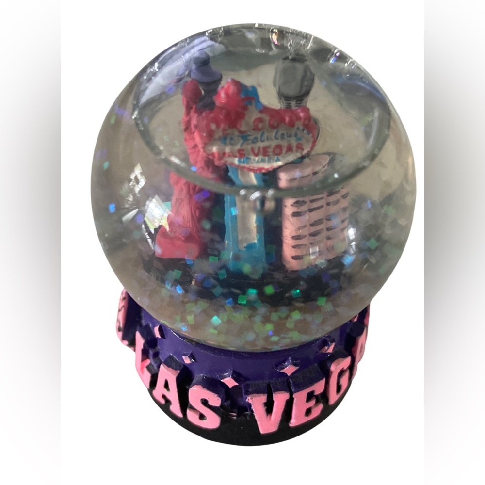 Las Vegas Souvenir Mini Glitter Snow Globe Souvenir Pink Size 2 1/2" Tall